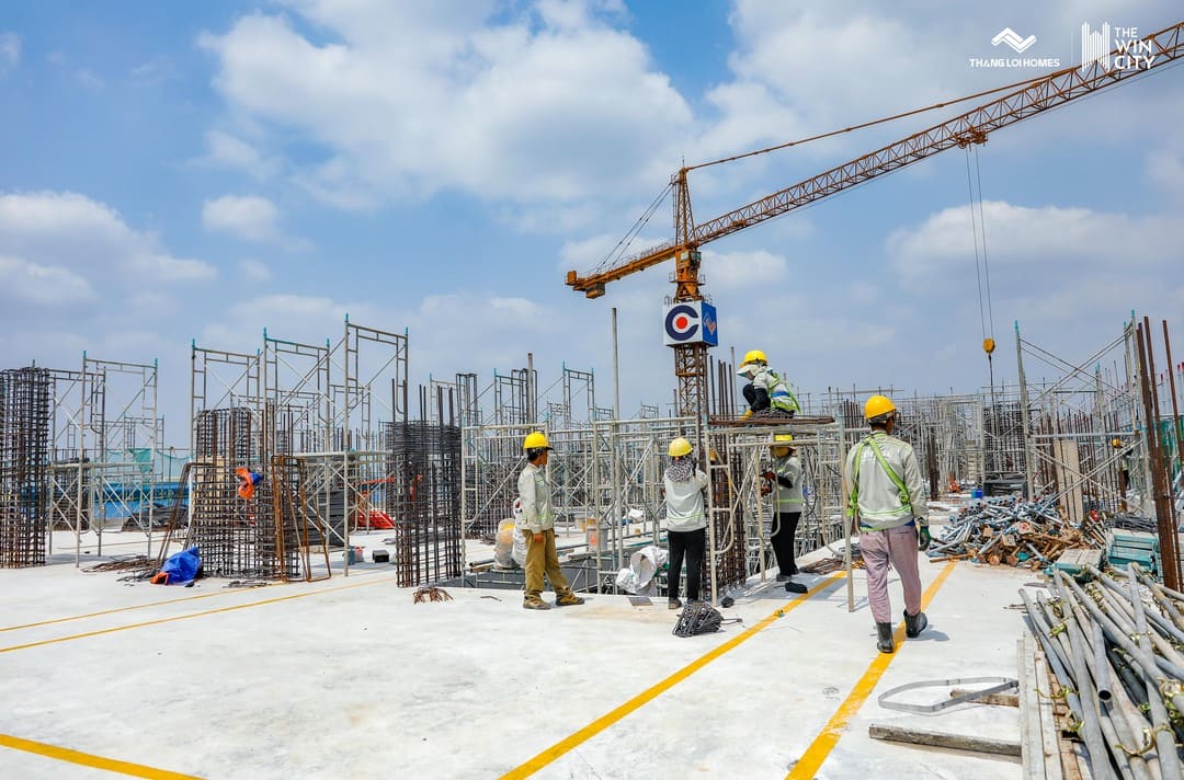 Cận cảnh các khối bê tông và cốt thép tại dự án