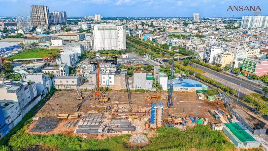 Hệ thống máy móc và trang thiết bị hiện đại được nhà thầu Long Giang huy động tại công trường Ansana By Kita